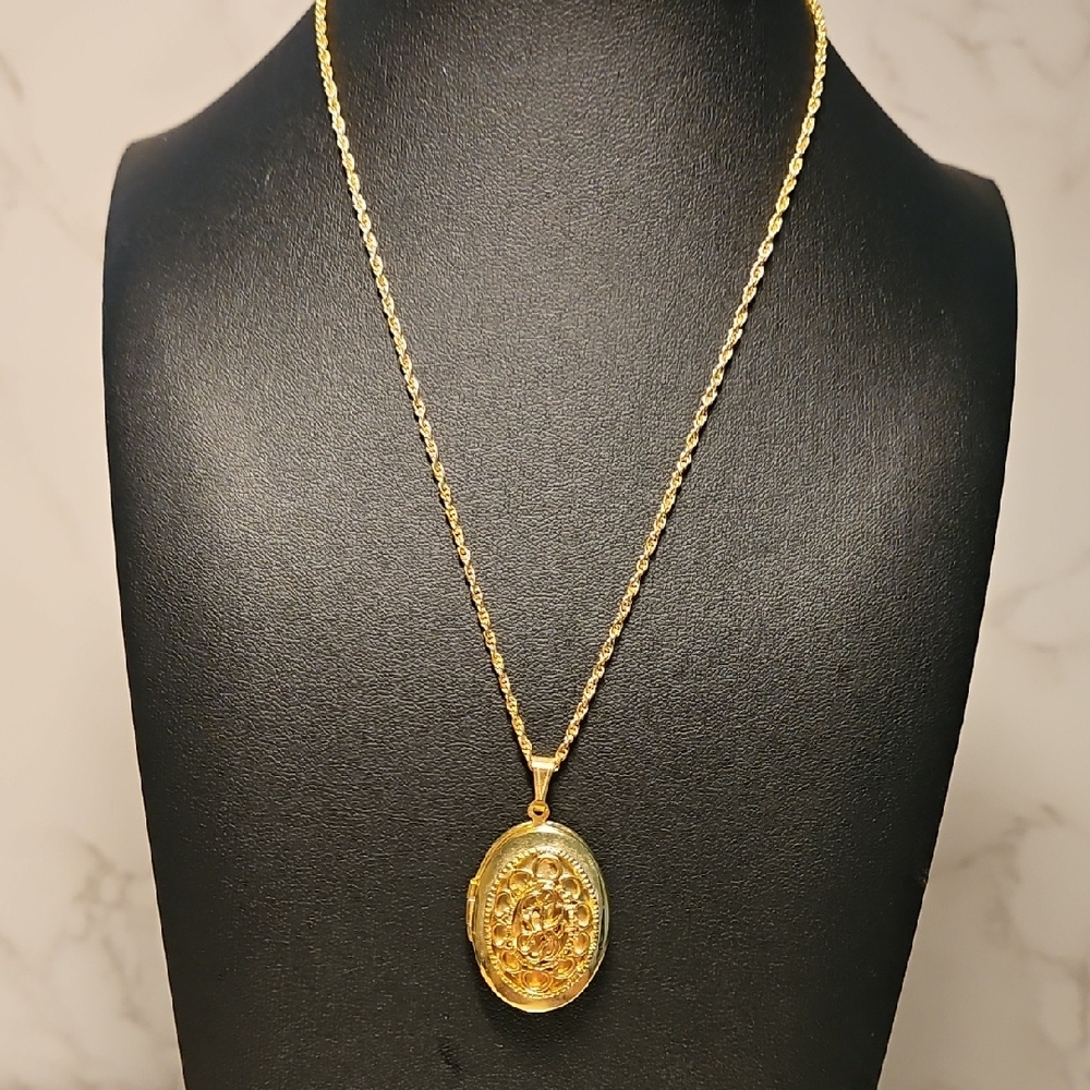Vintage Goldtone Locket Necklace 24"